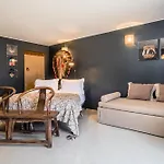 Colegio Charm House