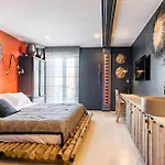 Colegio Charm House