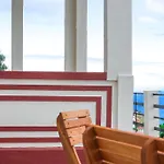 Renovated Traditional House W 3Br & Outdoor Space