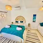 Casa Das Amoreiras By Ymr