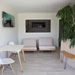 Hillside House Suites & Spa
