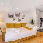 Charming 1Br With Terrace Views Of Bridge | By Airnest