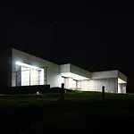 Vila Com Jacuzzi E Estacionamento