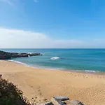 Paradise Villa, Luxury Villa Near The Beach