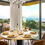 Luxury 3-Bed Penthouse With Ocean Views, Terrace & Pool
