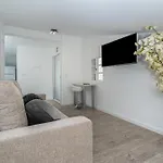 Ana\'S View, Cozy Apartment, Ac, Sea View & Parking