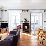 Central 3 Bedroom Apartment In Ericeira