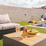 Paradise Villa, Luxury Villa Near The Beach