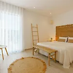 Paradise Villa, Luxury Villa Near The Beach