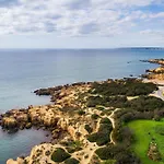 Castelo Suites Hotel