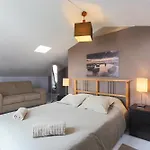Sandycamps Surf House