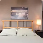 Sandycamps Surf House