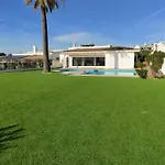 Seafront Luxury Villa By Lovelystay