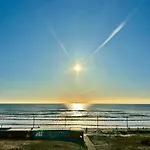 New Seaview Luxury Apartment - Torre Marimar