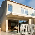 Silveira Bay Lounge Retreat