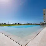 Condominio Bayline Gardens, Beach & Spa - Robalo By Bedzy