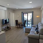Top-Floor One-Bedroom Flats - Peaceful With Ocean And City Views