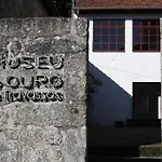 Quarto Duplo Com Jardim E Piscina