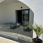 Malpique Heated Pool & Jacuzzi Guest House