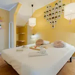 Y Quebedo - Boutique Apartments