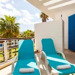 B06 - Top-Floor Marina 2 Bed Apartment