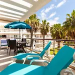B06 - Top-Floor Marina 2 Bed Apartment
