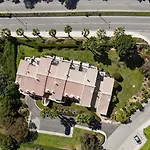 Luxury Modern T2 Ocean View - Free Parking - Pool