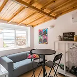 Studio ensoleillé avec terrasse proche d\'Amoreiras