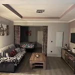 Funchal Apt- Sleeps 2 - Pool & Parking - Madeira