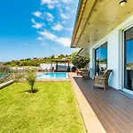 Villa Pinheira III Heated Pool