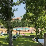 Apartamento T1 Em Lagos Com Piscina E Garagem