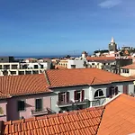 Five Design Rooftop By Storytellers