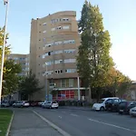 Modern Apartment At Metro Station