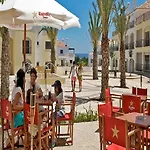 Opomar 2 Bed Apt Ao By Pola