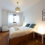 Lovelystay - Charm Beach Apartment By Metro Station