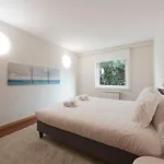 Lovelystay - Oporto Beach Apartment With 2 Free Parking Spots