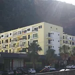 Holidays Plaza