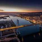 New Apt Center 1 Min Walk Beach/River/Casino!!!