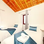 Melo\'S Place