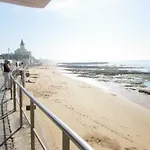 Ocean Breeze Apartment