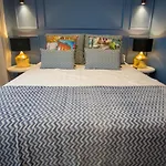 Zigzag Hostel