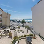Cozy Seaview Apartment