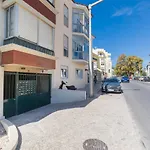 Cozy Seaview Apartment