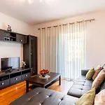 Prestige Apartment With Pool