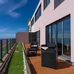 Canhas Views