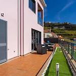 Canhas Views