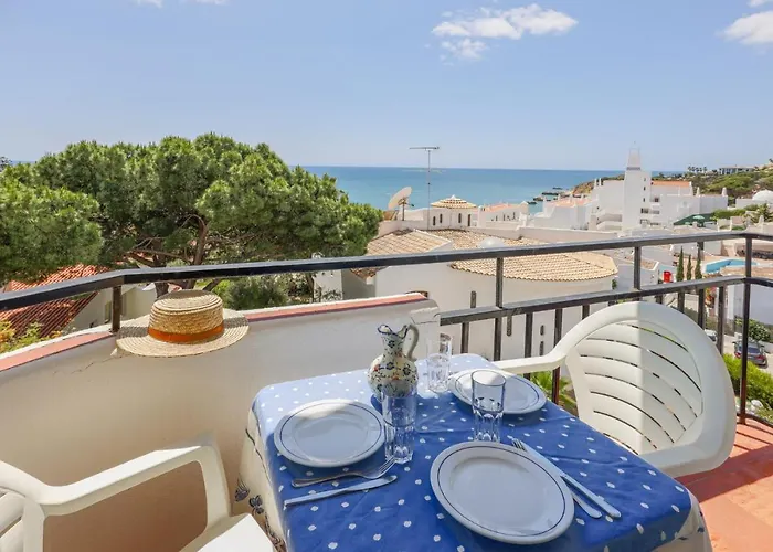 Praia Da Oura Apartment - 100 M From The Beach - By Bedzy