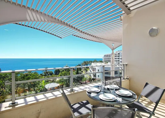 Oceanside Terrace Apartment by HR Madeira