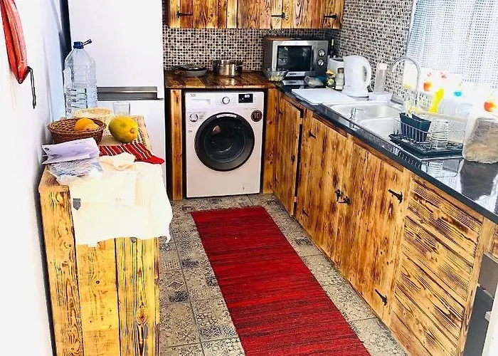 Lovely Newly Refurbished, 1 Bedroom Top Floor Apartment With Sea Views, Fast Wi-Fi Cable Tv And Netflix