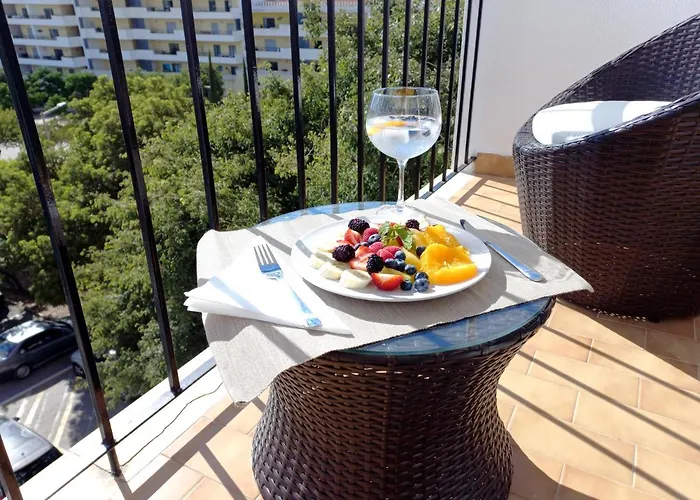 white pearl apartment central confy spacious
